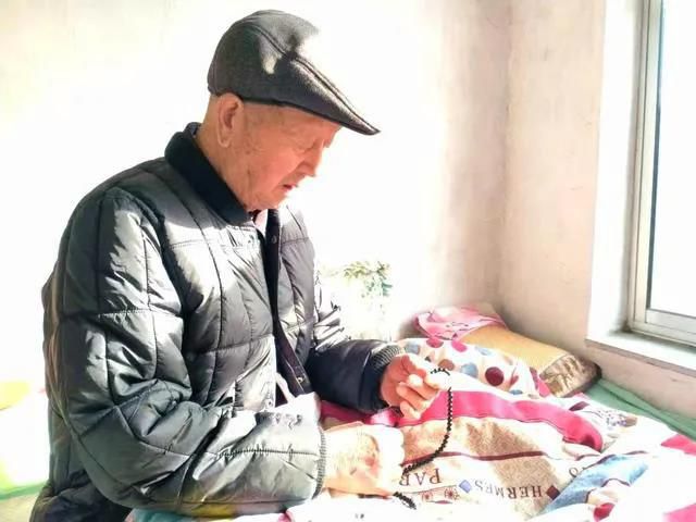 90歲高齡的老父親，欣然學佛了(雲韻)