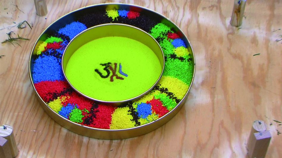 一位少女，展顯了隔石壇城的聖量，是名符其實的大聖德