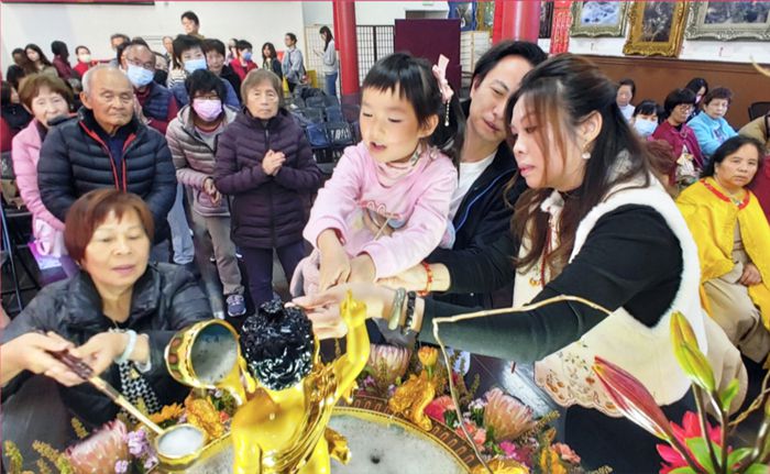 華藏寺舉辦「浴佛法會」歡喜浴佛 共沐佛恩