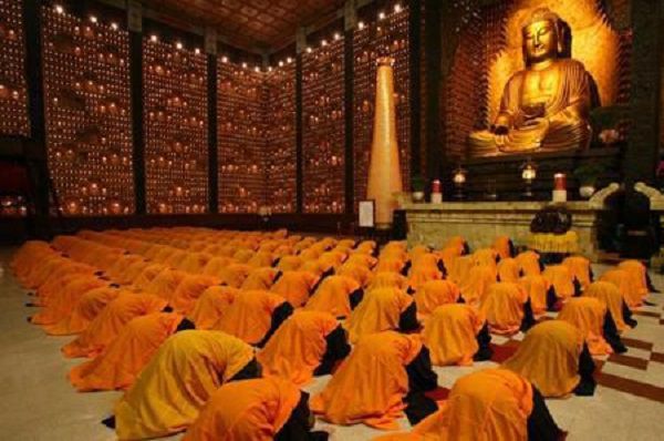 如果眾生是佛，你到寺院裡還需要給佛菩薩頂禮嗎？