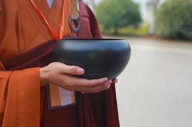 不要誤解了“修慧不修福,羅漢托空缽”的含義(艾玲、曉妍、海娟)