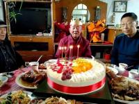 The90-year-oldfatherishappytolearnBuddhism1.jpg